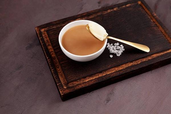 1. Tibet çayı: İçerisinde tuz ve tereyağı vardır. Çayın sütte kaynatılmasıyla yapılan bir içecektir. Nogay çayı olarak da anılır.
