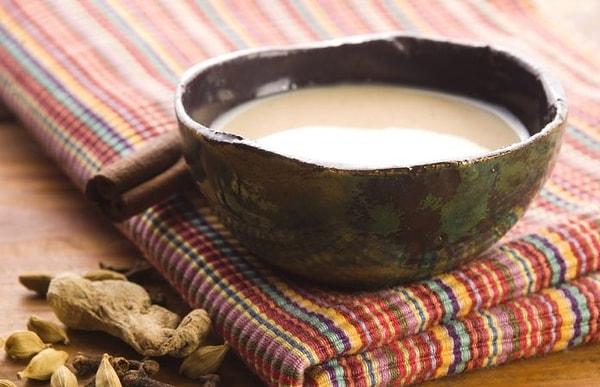 10. Moğolistan:  Suutei tsai çayı. geleneksel bir Moğol içeceğidir. İçecek ayrıca süütei tsai, tsutai tsai veya Moğol tuzlu çayı olarak da bilinir.