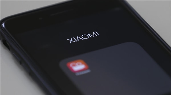 Çinli Xiaomi'nin ise pazar payı geçen yıl yüzde 13'e geriledi. Şirketin sattığı telefon adeti 156 milyon.