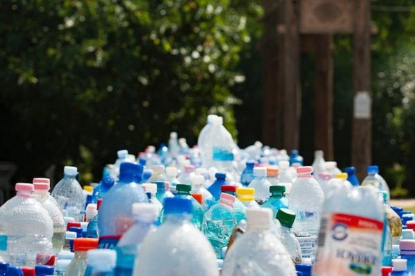 Bilim insanları, plastik geri dönüşümün toplanmasının ve ayrıştırılmasının zor olduğunu söylüyor.