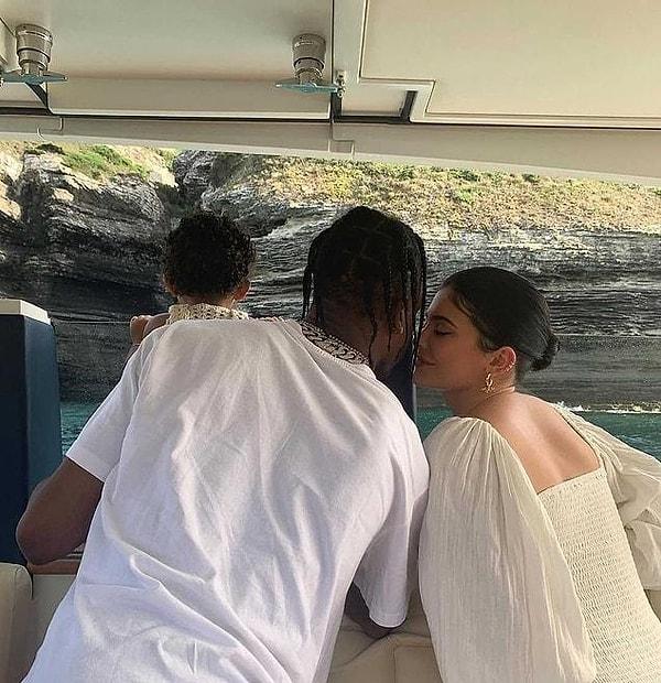 2017 yılından bu yana ilişkilerini sürdüren Kylie Jenner ve Travis Scott çiftini bilmeyen yoktur.