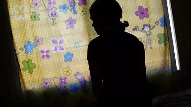 İğrenç Olay: Öz Kızına, Tüm Ailenin Yardımıyla Tecavüz Etti
