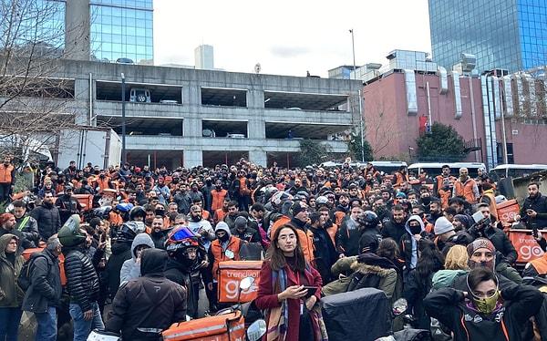 Kuryeler, geçen hafta Ankara, İstanbul ve İzmir’de yakıt giderlerinin karşılanması, paket başı ücret artışı, mola hakkı gibi talepleri için protesto başlatmıştı.
