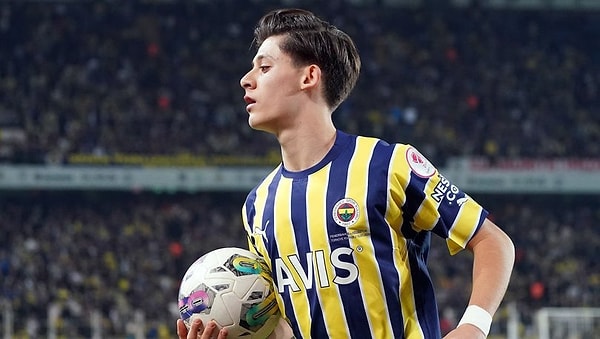 Fenerbahçe'nin ve Türk futbolunun gözbebeği Arda Güler hayran kitlesini arttırmaya devam ediyor.