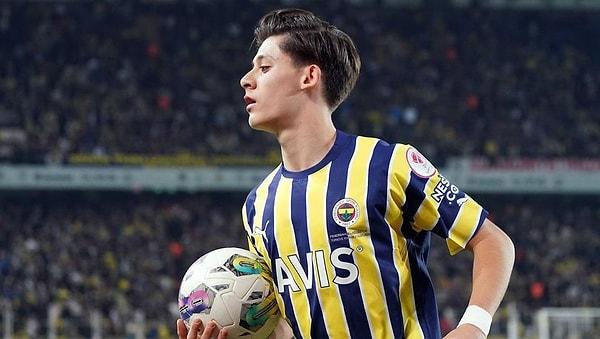 Fenerbahçe'nin ve Türk futbolunun gözbebeği Arda Güler hayran kitlesini arttırmaya devam ediyor.