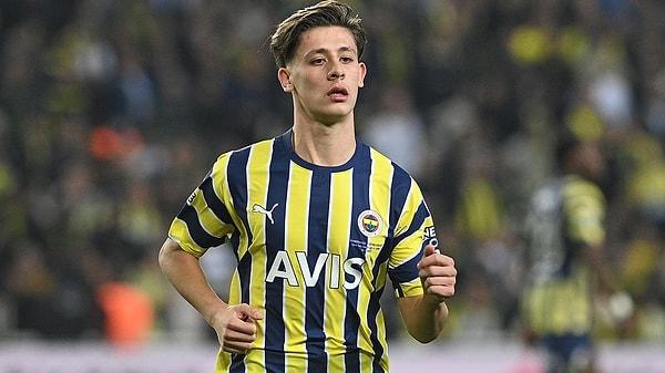 Transfermarkt'a göre 17 yaşındaki yıldızın piyasa değeri 10 milyon euro olarak belirlenmiş durumda. Kendi yaş grubunda ise Arda Güler'den daha değerli bir futbolcu bulunmuyor.