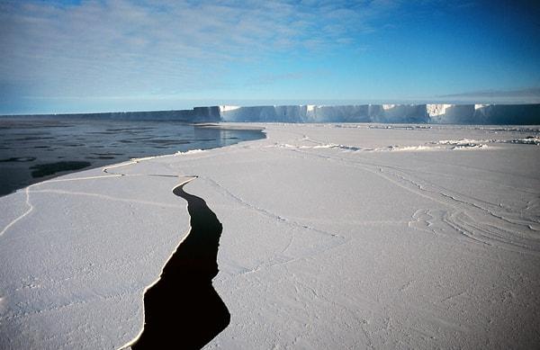 BAS buzulbilimci Dominic Hodgson, "Bu olay İklim değişikliğiyle bağlantılı değil" dedi.