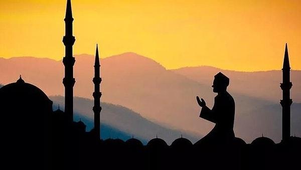 Müslümanlar için önemli günlerden biri olan Regaip Kandili, Kandil Gecesiyle birlikte beş mübarek günlerden biri olarak kabul ediliyor.