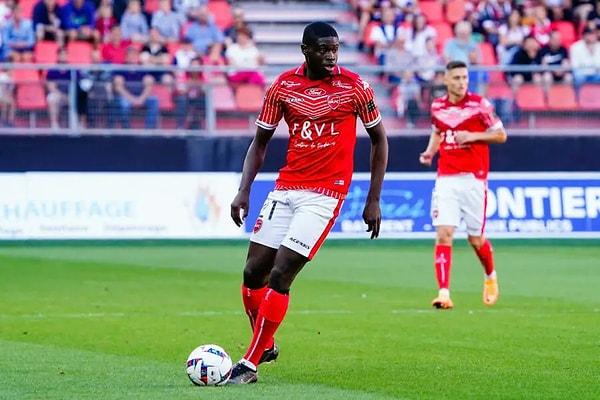 11. Beşiktaş, Mohamed Kaba için Valenciennes'e 3 M€ teklif etti. Valenciennes, 5 M€ istiyor. (Sabah)