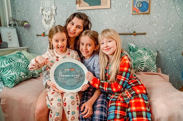 Вот эти девчушки теперь будут главными героинями