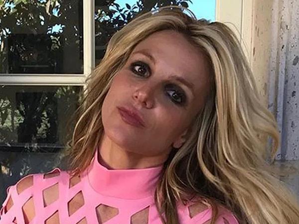 Ünlü şarkıcı Britney Spears bir gece yarısı 'yine' Instagram hesabını sildi.
