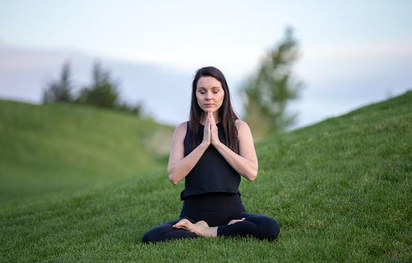 6. Meditasyon sayesinde iç huzurunuza kavuşmayı denemelisiniz.