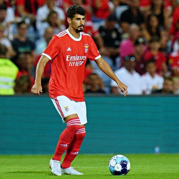 3. Başakşehir, Benfica'nın 26 yaşındaki sol kanat oyuncusu Gil Dias ile transfer için anlaşma sağladı. (SIC Noticias)