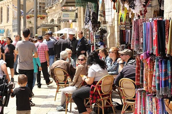 8. “Kudüs gerçekten tanık olduğum en enteresan şehirdi. Hristiyanlar, Müslümanlar ve Yahudilerin aynı sokakta hiçbir sorun yaşamadan çalışıp güzelce geçindiklerini gördüm.”