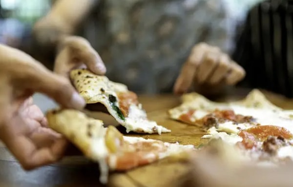 14. Иногда съеденной пище может потребоваться до пяти дней, чтобы полностью пройти через кишечник в толстую кишку