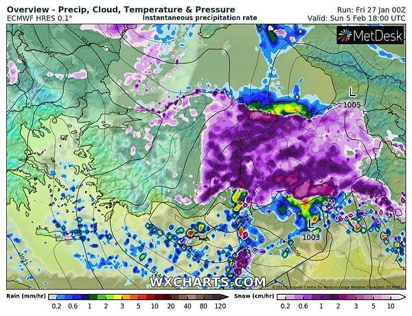 Sosyal medya hesabından haritayı paylaşan uzman ''Şu görüntünün güzelliğine bir bakabilir misiniz? Mor renkler ve tonları kar. Ülkenin yarısı etkili kar alırken, Karadeniz'den mor renkler Marmara'ya doğru yola çıkmış.'' diye belirtti.