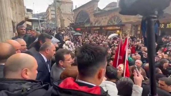 İBB Başkanı Ekrem İmamoğlu, Bursa’da kıldığı cuma namazı sonrasında kalabalık bir halk tarafından karşılandı. İmamoğlu için ‘başkan’ sloganları atıldı.