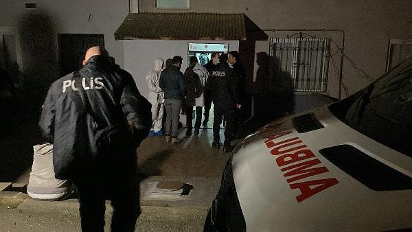 Polis ev içerisinde incelemelerde bulundu. Mehmet Fidan’ın cansız bedeni olay yerinde yapılan incelemenin ardından morga götürüldü. Olayla ilgili soruşturma başlatıldı.