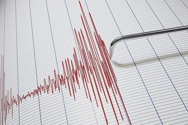 AFAD ve Kandilli Rasathanesi, Türkiye'de ve ülkemize komşu ülkelerde meydana gelen son dakika depremlerine dair verileri kamuoyuna duyuruyor.