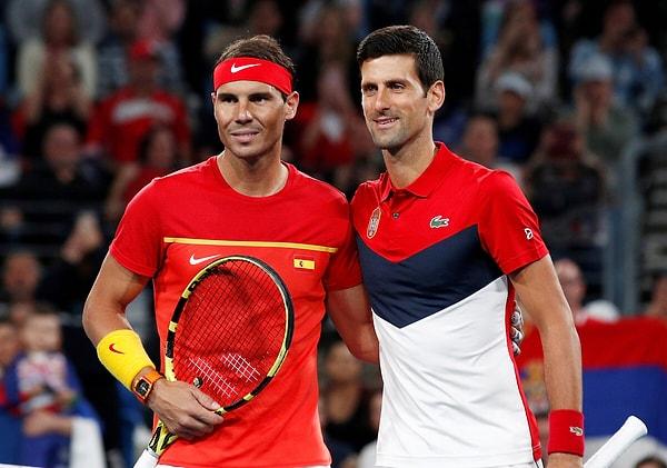 Djokovic, ayrıca 22 şampiyonlukla İspanyol raket Rafael Nadal'a ait "en fazla grand slam turnuvası kazanan erkek tenisçi" rekoruna ortak oldu.