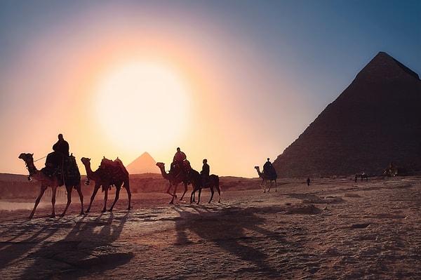 3. Antik Mısır'da, "Antik Mısır'ı" araştıran arkeologlar vardı.