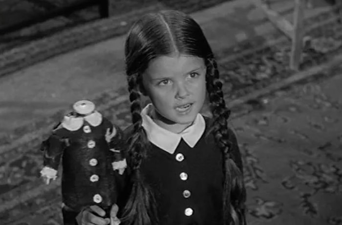 Умерла исполнительница роли Уэнсдей в оригинальном сериале