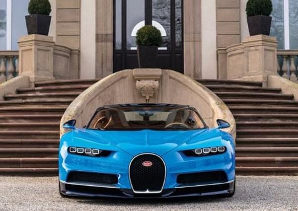 Gelelim şimdi 'araba sevdası'na. Bildiğiniz gibi dünyanın en lüks araba markalarından olan Bugatti’nin Chiron aracı, oldukça fahiş fiyatı ve sınırlı üretimi nedeniyle sayılı insanda bulunuyor.