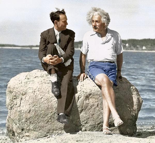 6. Albert Einstein, Long Island'da yaz tatili yaparken - 1939: