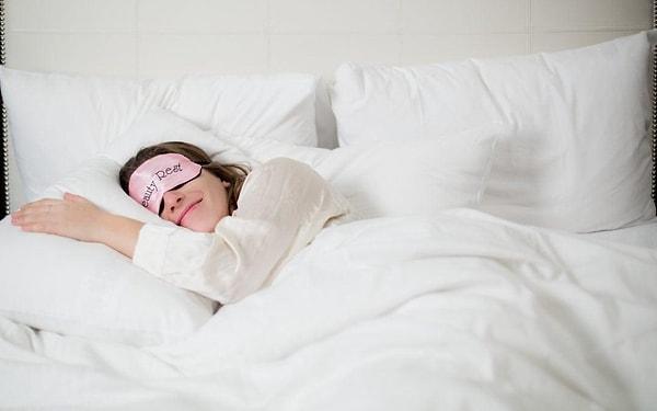 İyi bir uyku beden ve ruh sağlığımız için oldukça önemli. Bundan dolayı geceleri uyuyamamak büyük bir sorun haline dönüşüyor.