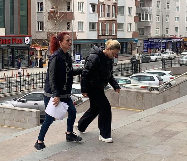 Çerkezköy Devlet Hastanesi'nde kendisini 'pratisyen hekim' olarak tanıtan ve diğer doktorların şüphelenip, şikayette bulunmasıyla gözaltına alındıktan sonra sahte diploma ile hastanede görev yaptığı anlaşılan Ayşe Özkiraz, 25 Ekim'de tutuklandı.