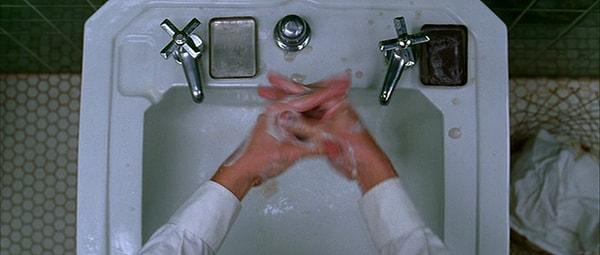 8. Manikür yaptırdıktan sonra ellerinizi sıcak suyla yıkamayın.