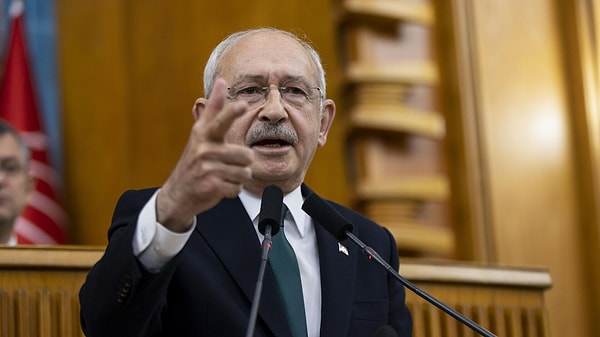 CHP Genel Başkanı Kemal Kılıçdaroğlu, bu ay içinde ikinci kez doğalgaz fiyatlarında indirim yapılmasını istedi. "Doğalgaz fiyatı yükselince hemen zam peşindesiniz, düşünce oyalamayın" diyen Kılıçdaroğlu, evlerde kullanılan doğalgazın birim fiyatının indirilmesi çağrısı yaptı.