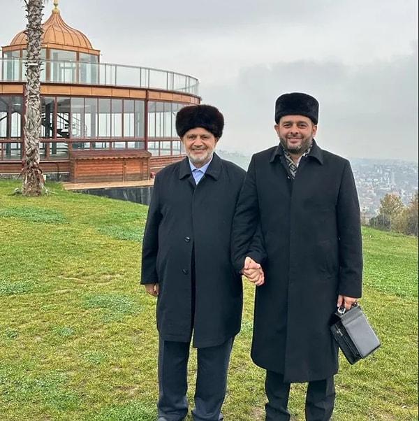Geçen haftalarda Diyanet İşleri Başkanlığı'nda imam-hatip olarak görevli Halil Konakçı isimli bir ilahiyatçının taktığı atkı dikkat çekti.