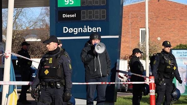 Paludan, 27 Ocak'ta da Danimarka'da cami karşısında ve Türkiye'nin Kopenhag Büyükelçiliği önünde Kur'an-ı Kerim yakmıştı.