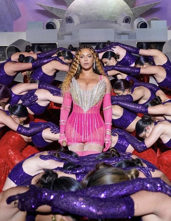 Dubai'de bir otelin açılışı için konser veren Beyonce, 1 saatlik konser için 24 milyon dolar almış,
