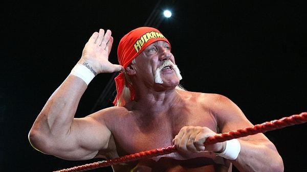 Hogan'ın geçirdiği operasyonun, sinirlerine verdiği zarar verdiği ve değnek kullanmadan ayakta duramadığı belirtiliyor.