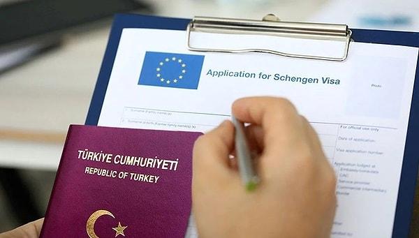 Son dönemde Türkiye’den, ABD ve AB ülkelerine seyahat edebilmek için yapılan vize başvurularının sürelerinin uzaması ve ret oranlarının artması tartışma yaratmıştı.