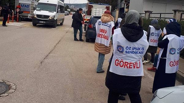 Bursa’da faaliyet gösteren bir tekstil fabrikasında, sendikaya üye oldukları gerekçesiyle işte çıkarılan ve 107 gündür eylemde olan işçilerin zehirlendiği iddia edildi.