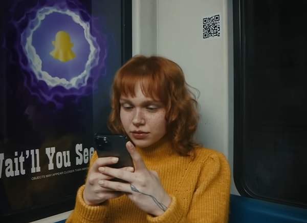 Но после вопроса «А что если бы можно было видеть мир в более интересном свете?» вдруг начинается какой-то сюрреализм.