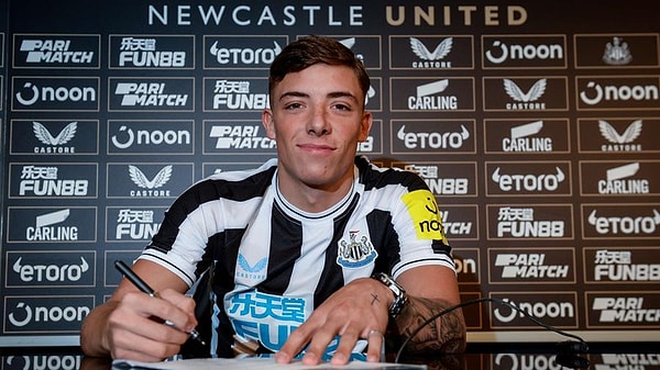 18. Newcastle United, 21 yaşındaki İskoçyalı sağ bek Harrison Ashby'yi kadrosuna kattı.