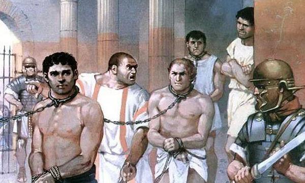Roma hukuku bunu 'nexum' yani borç köleliği sözleşmesi ile gerçekleştiriyordu. Bazı modern tarihçiler bu sözleşmenin varlığına itiraz ederler ancak Roma kaynaklarına pratiği vardır. Nexum, bir borçlunun borcunu ödeyemediği takdirde alacaklıya rehin verilmesidir.