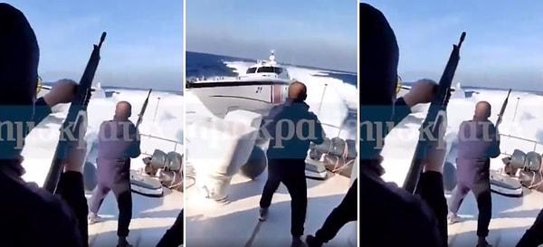 Yunan Sahil Güvenliğine ait olduğu belirtilen tekneden kaydedilen görüntülerde, Yunan tarafının Türk Sahil Güvenlik botuna doğru ateş ettiği anlar da görülüyor.
