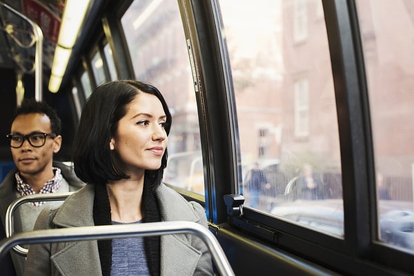 13. Кто-то очень громко разговаривает по телефону в общественном транспорте. Ваши действия?