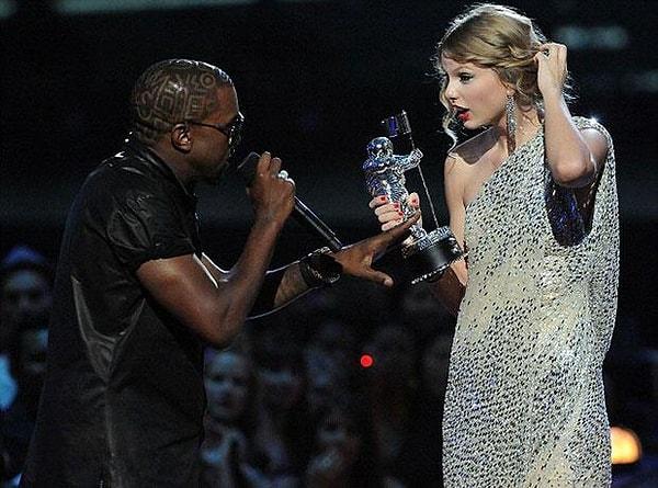 Ödülü aldığı sırada Kanye West'in sahneye fırlayıp mikrofonu eline alan Kanye, "Hey Taylor, senin adına mutluyum ama en iyi klip Beyonce'ninkiydi." dedi.