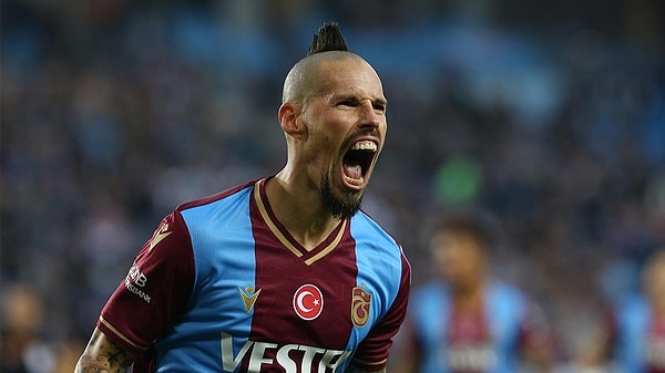 Bu sezon 22 kez bordo-mavili formayı giyen Hamsik, bu maçlarda 2 gol 1 asistlik performans sergiledi.