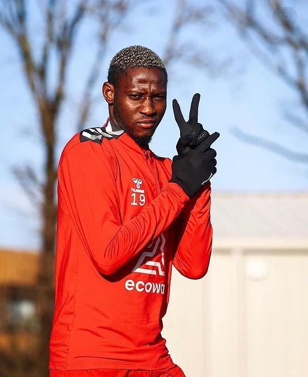 9. Beşiktaş, 24 yaşındaki sol kanat Moussa Djenepo için Southampton ile görüşmelere başladı.
