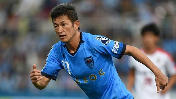 Transferi ile ilgili açıklamalarda bulunan Japon futbolcu, 60 yaşına kadar futbol oynamayı düşündüğünü vurguladı.
