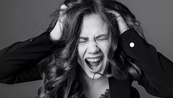 25. Когда меня накрывают эмоции, мне нужно побыть в одиночестве, чтобы успокоиться.