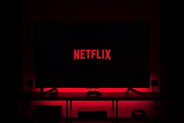 Netflix, geçtiğimiz günlerde hesap ve şifre paylaşma devrinin kapandığını, yeni güncellemeyle birlikte gelecek gelişmeleri de paylaşmıştı.