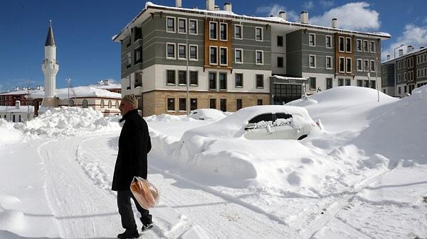 Bitlis'te kar yağışı etkili oldu.
